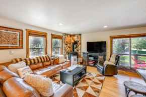 Duplex in Quiet Family Neighborhood 1 Mi to Skiing